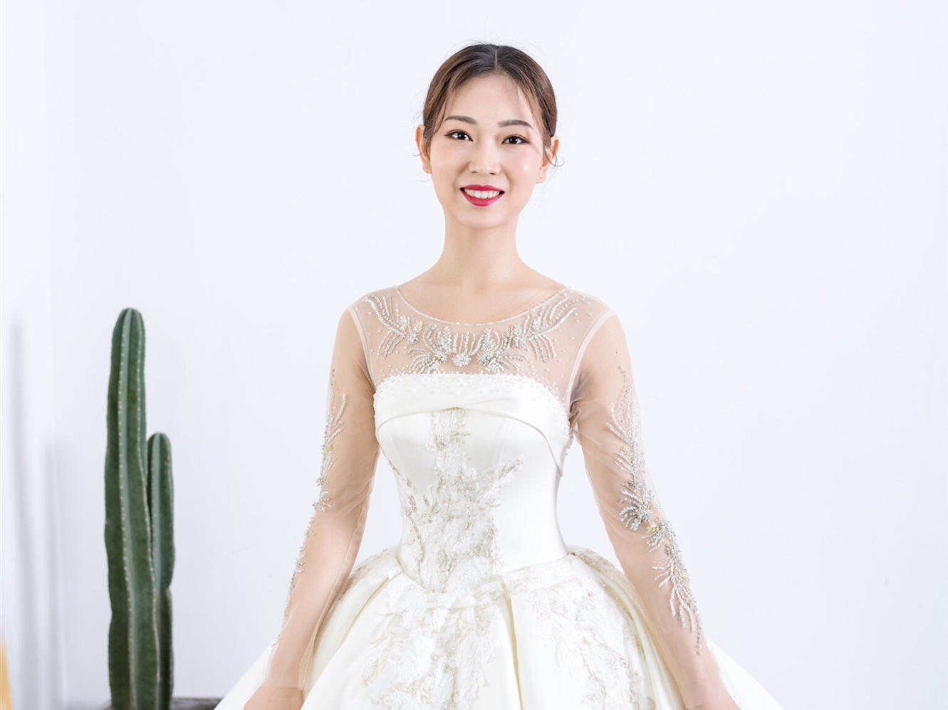长袖婚纱总是自带优雅宫廷气息。 气质感爆棚