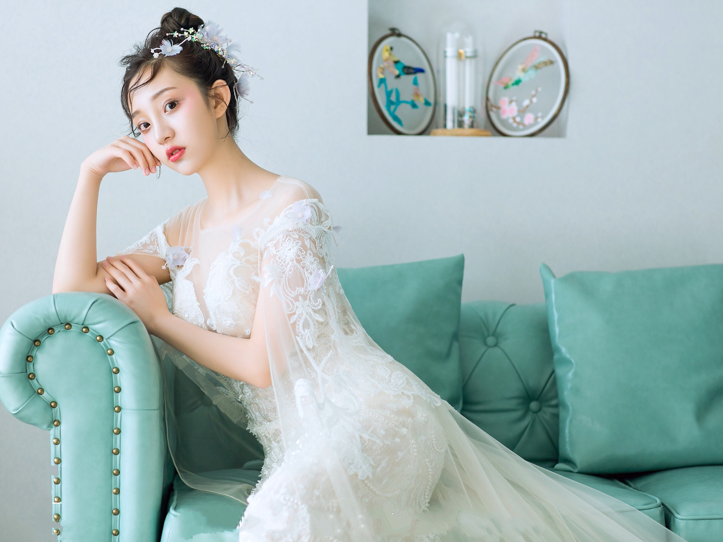 新娘当天全部嫁衣+高定新郎西装+高级化妆师跟妆