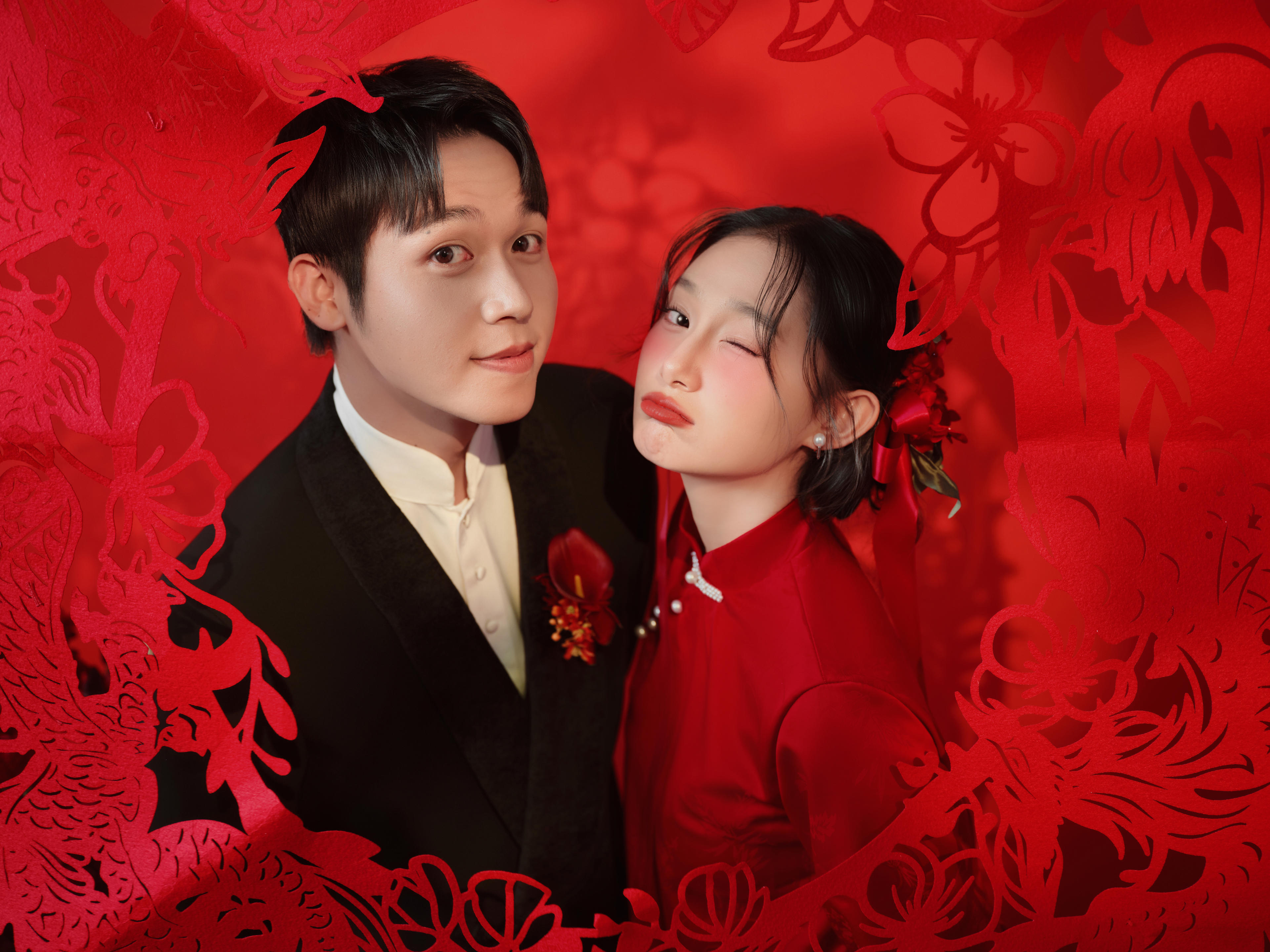 第一眼就愛啦?剪紙新中式婚紗照，溢出屏幕的高級感