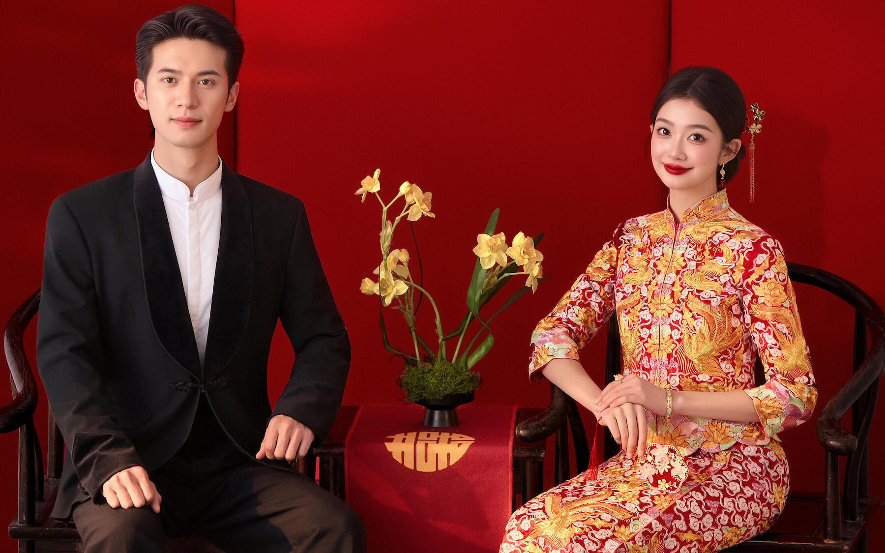 红金秀禾服婚纱照真是好高级呀