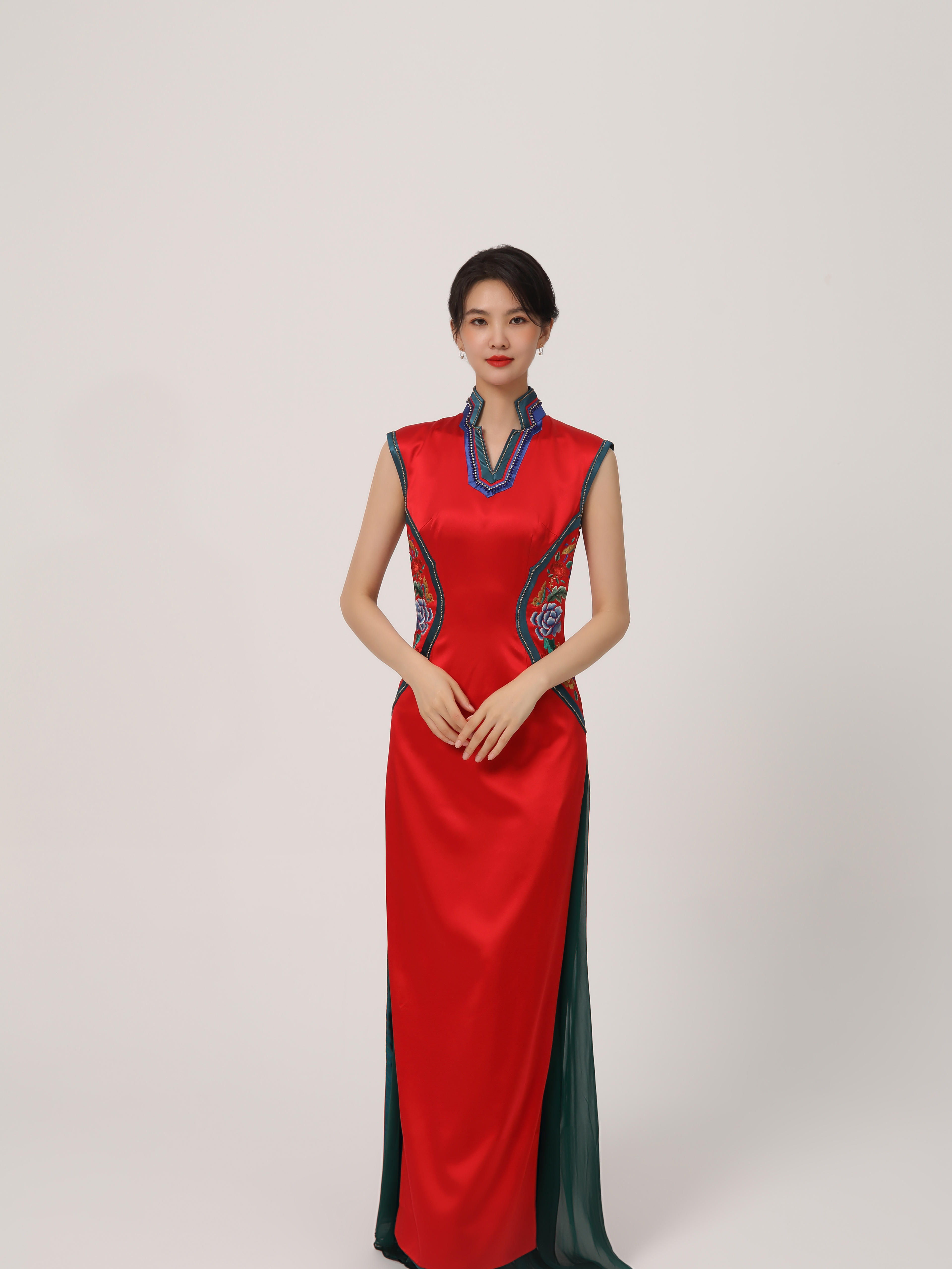 流金溢彩长旗袍