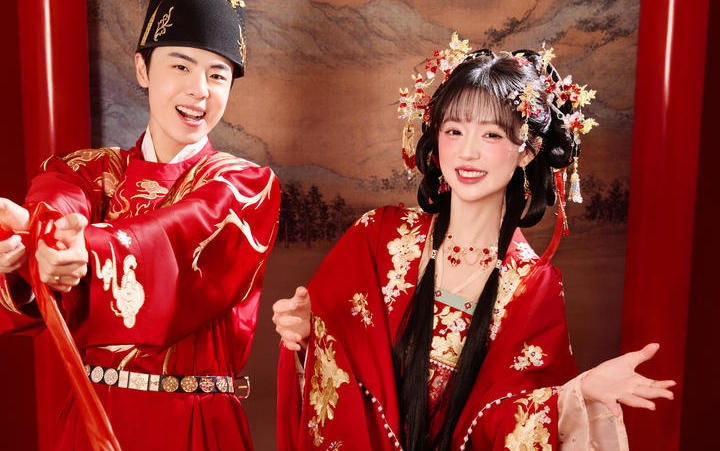 太爱小财神汉服婚纱照啦❗️俏皮甜蜜又喜庆🥰