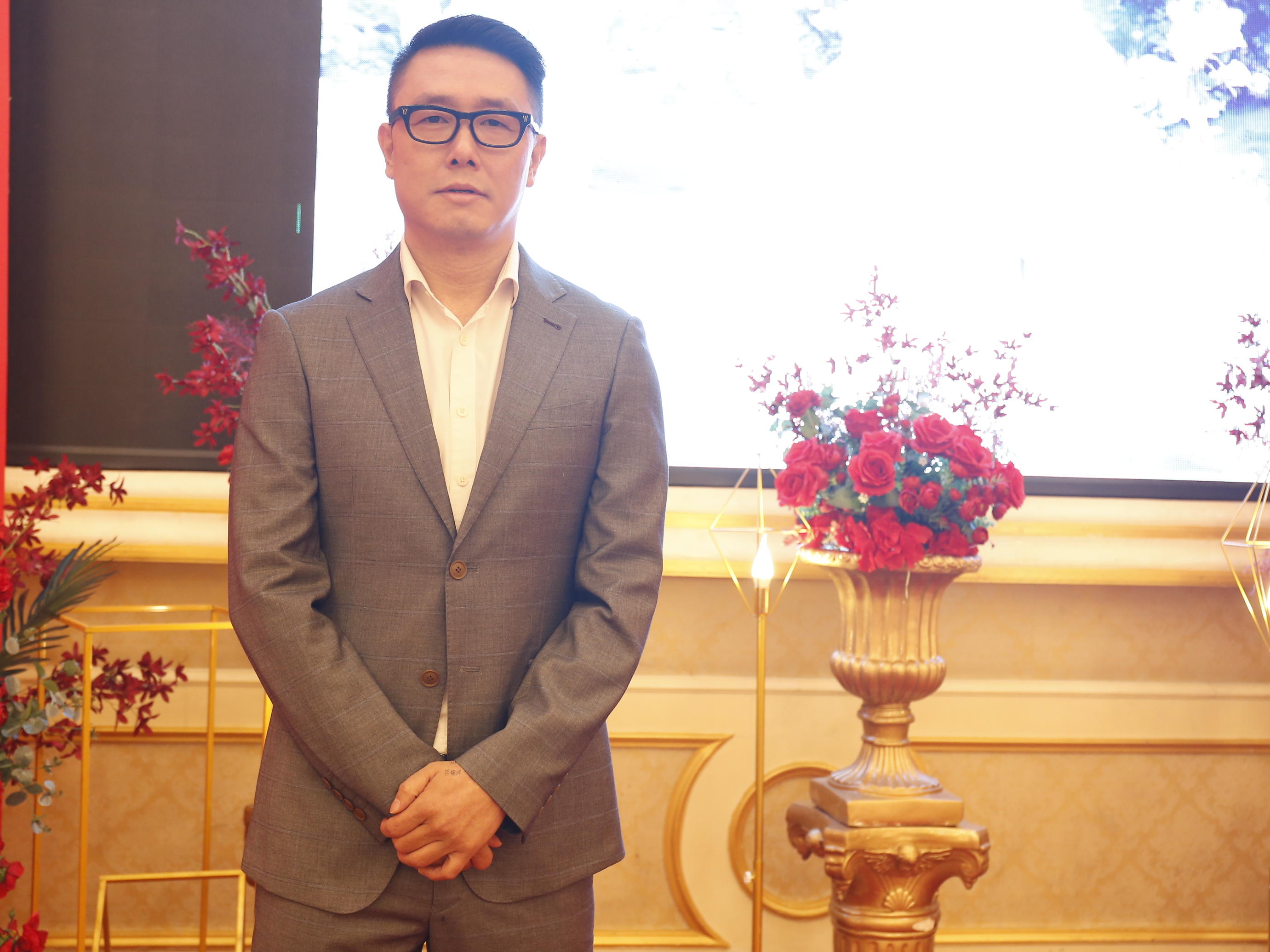 学院派司仪 简约轻松风格 为你量身定制