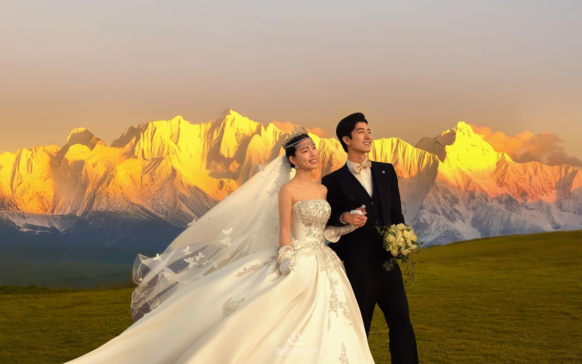 日照金山婚纱照🏔️见证下说“我愿意”
