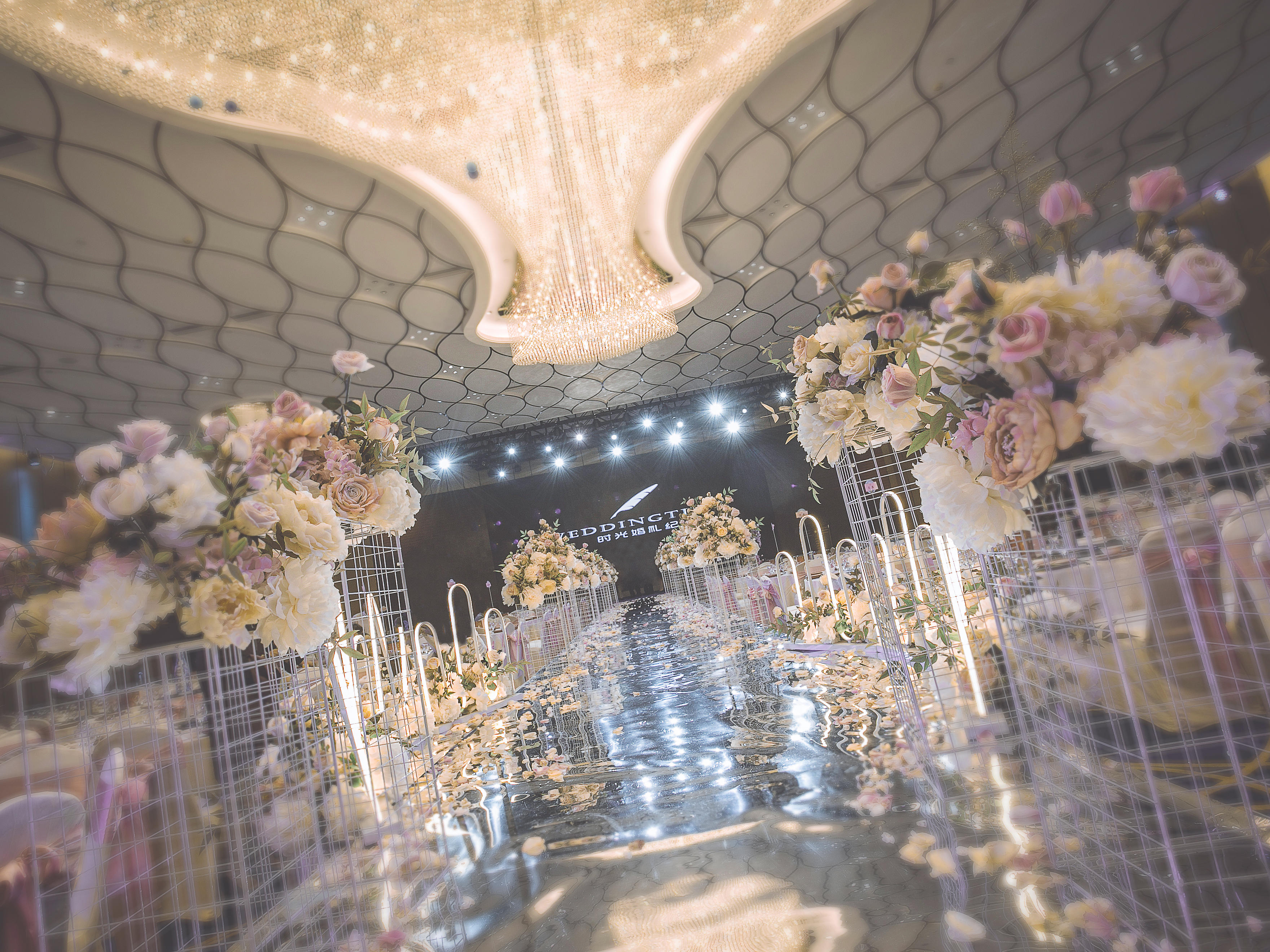 网红梦幻粉色梦幻婚礼推荐