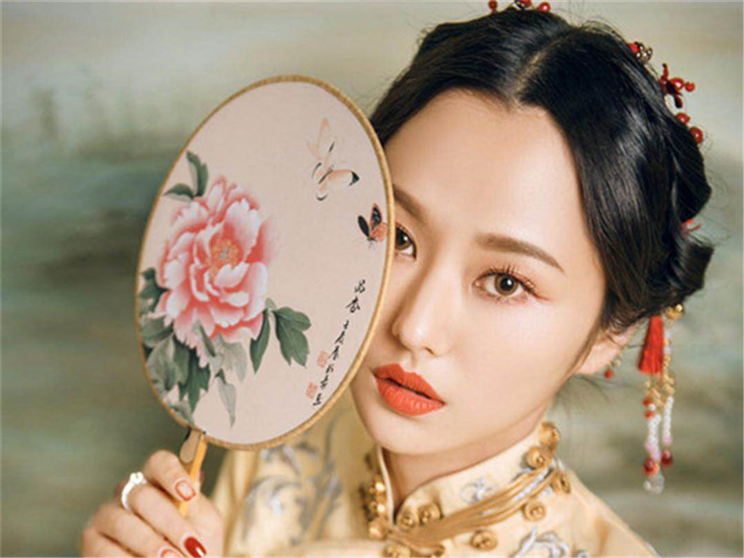 婚纱季定首席跟妆+精品伴娘服