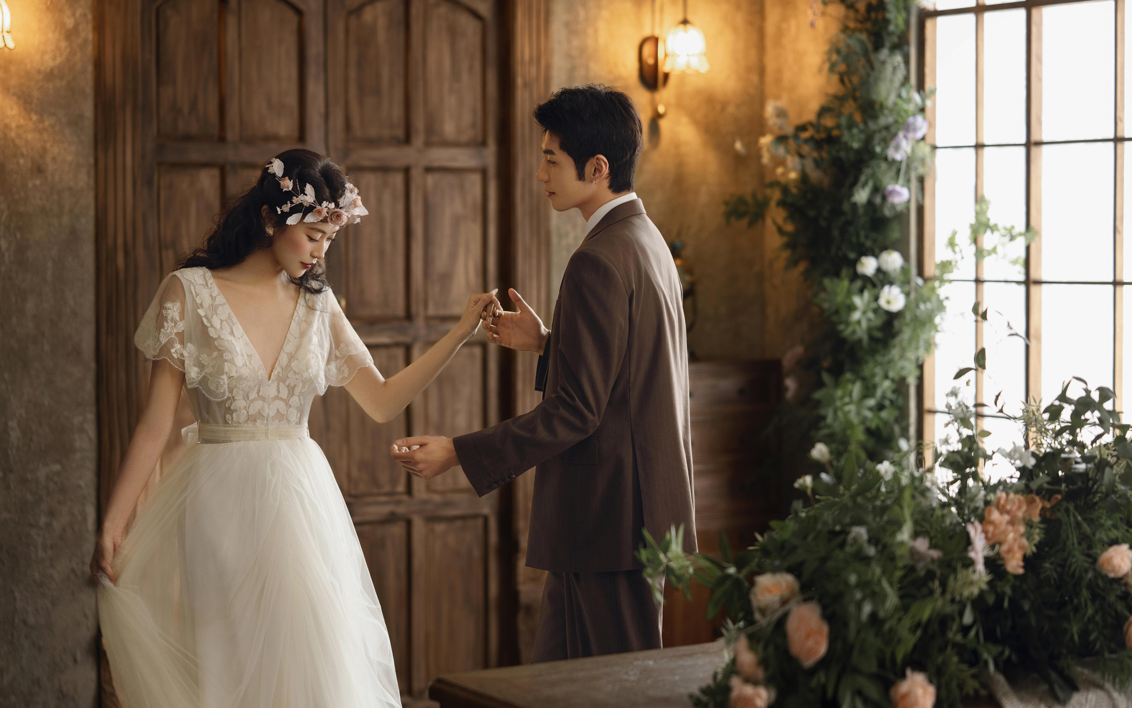 好愛這組法式復(fù)古婚紗照??每一幀都是電影感