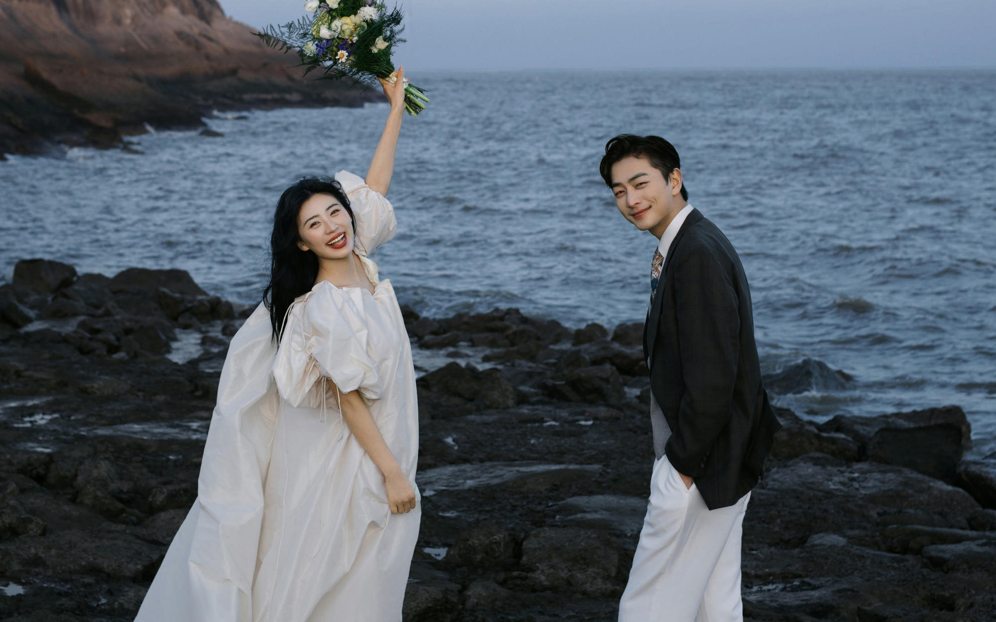 不想要太传统的婚纱照，那就这样拍..