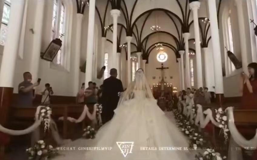 教堂婚礼全鲜花布置圣洁婚礼