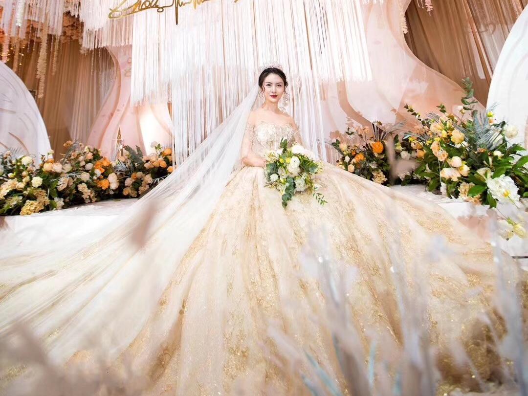 【Domi高级婚纱】3件套租赁+ 全程跟妆