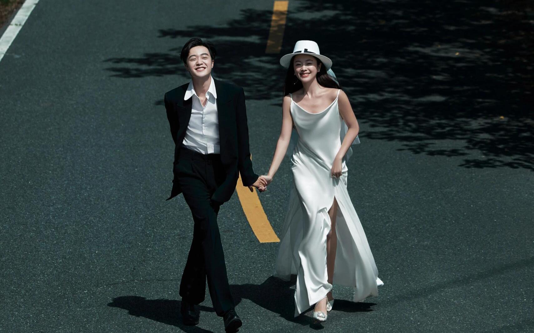 在街拍婚紗按下單曲循環(huán)，愛到鏡頭裝不下