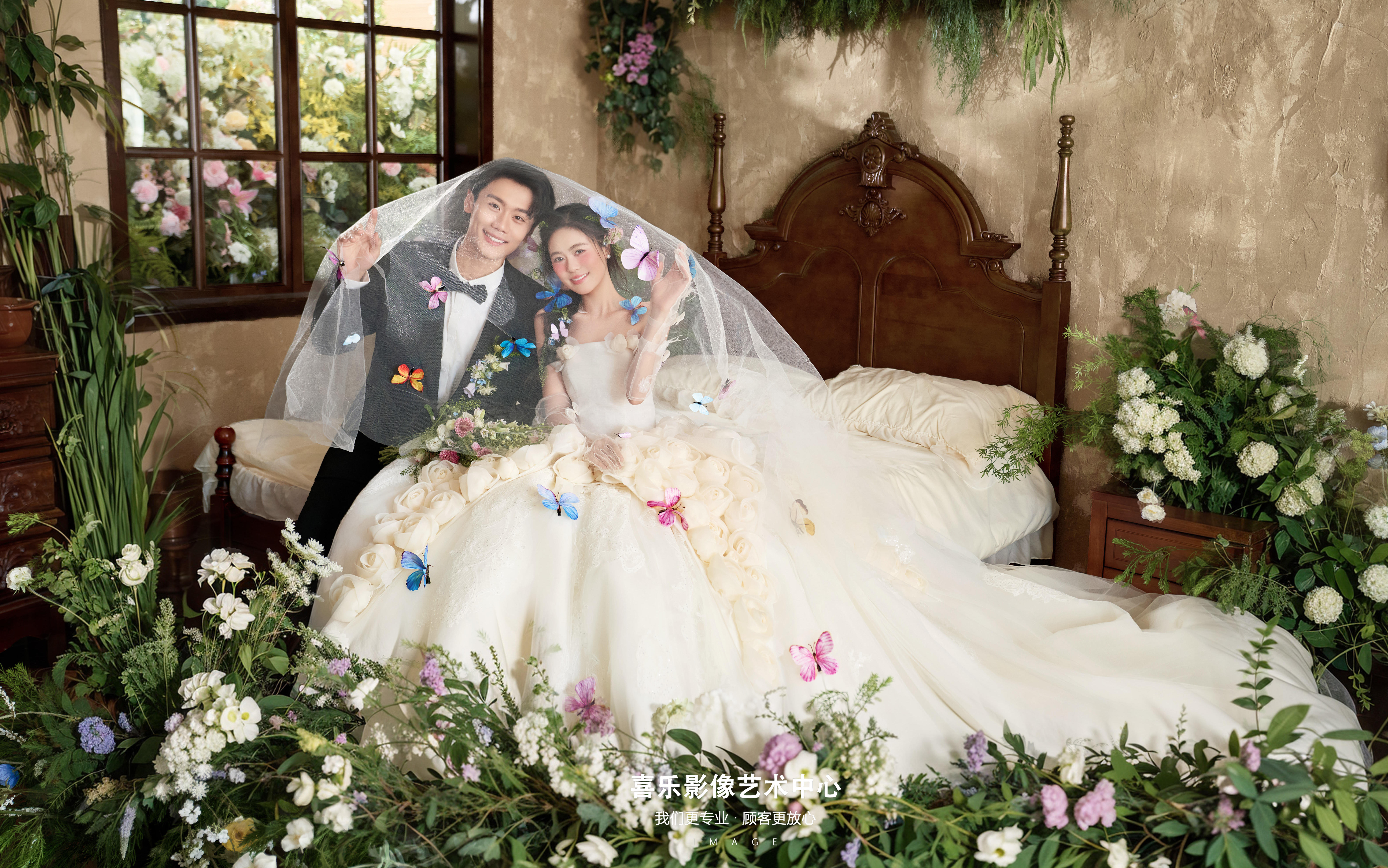 童话蝴蝶花艺室内婚纱照