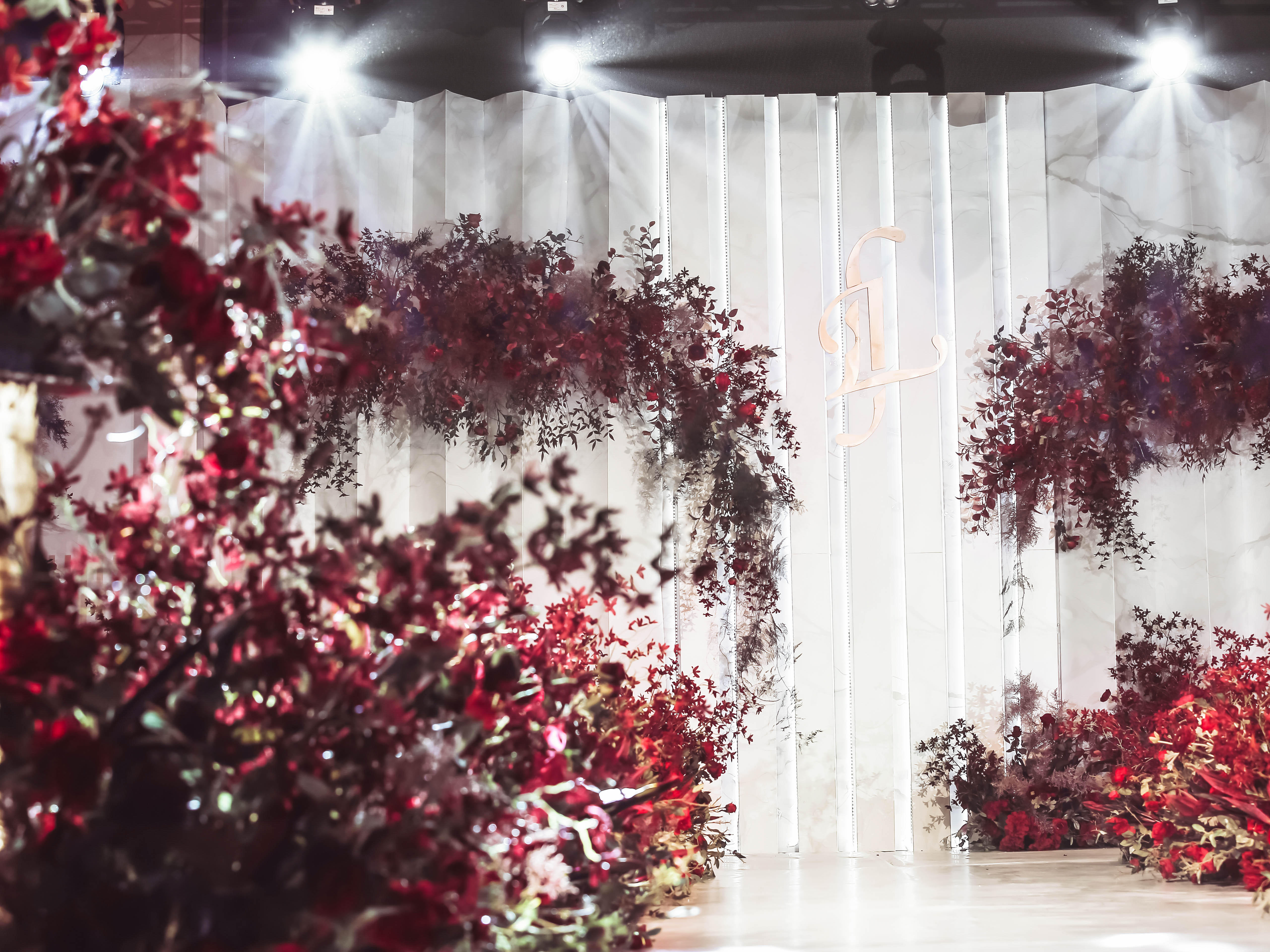 红白色特色元素唯美婚礼推荐