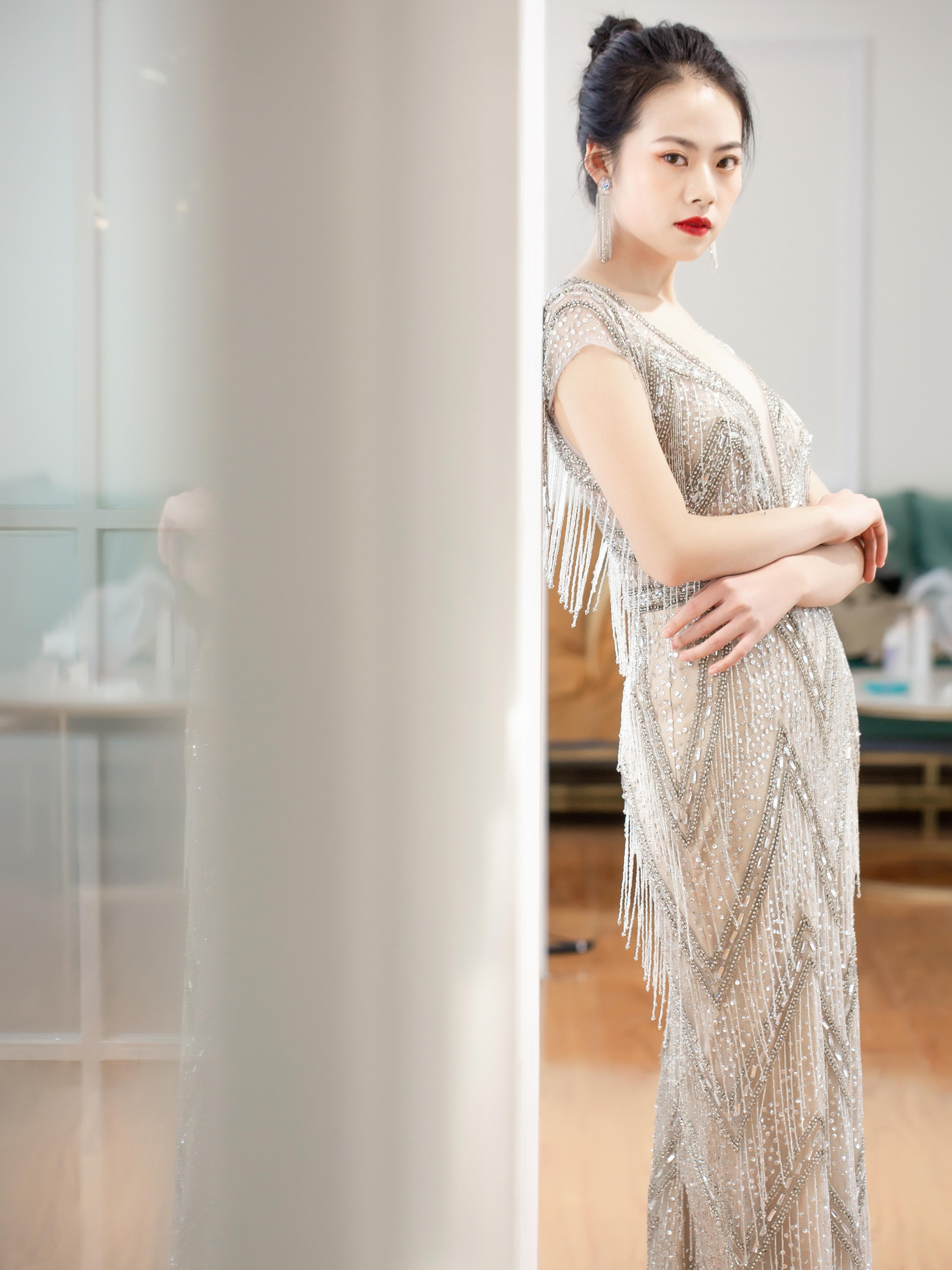 品牌礼服-有着低调高贵的质感