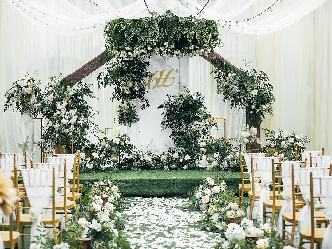 一场纯粹白绿色森系婚礼   