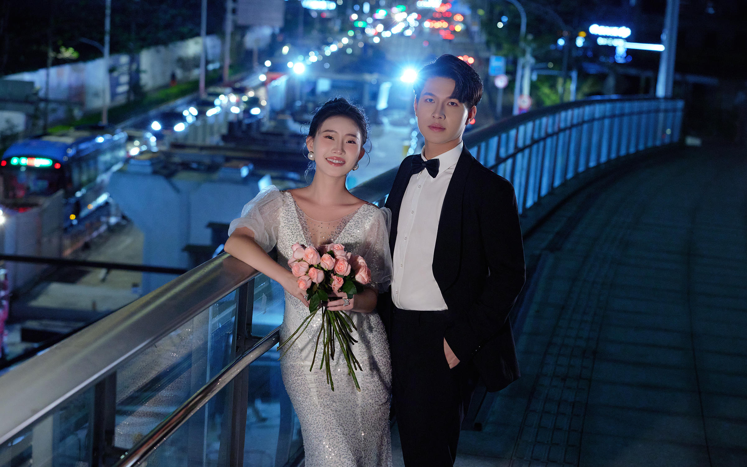 街头烟火气+霓虹作伴，解锁自由叙事的电影感画面