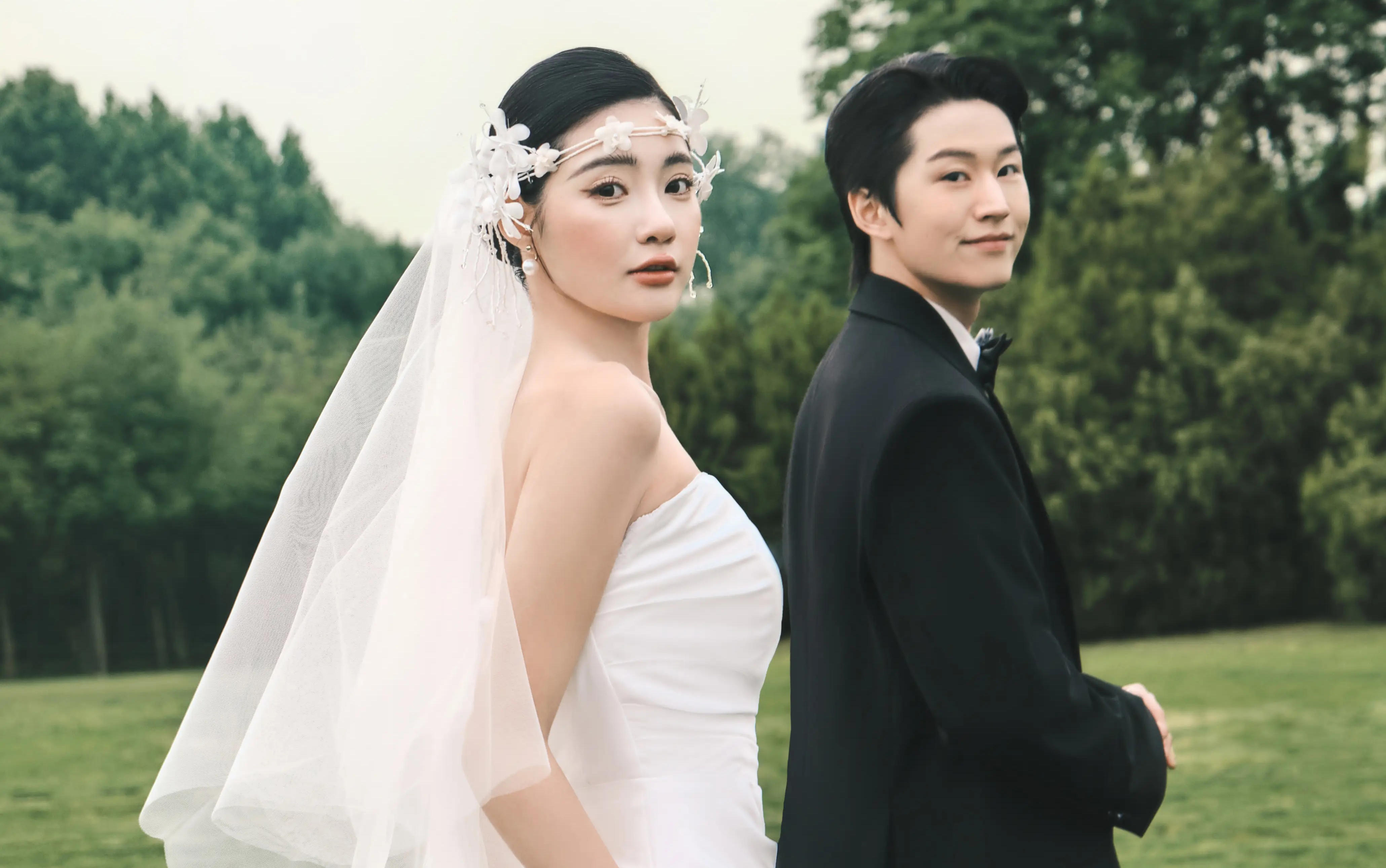 婚纱照清单里必不可少的草坪氛围感🥰