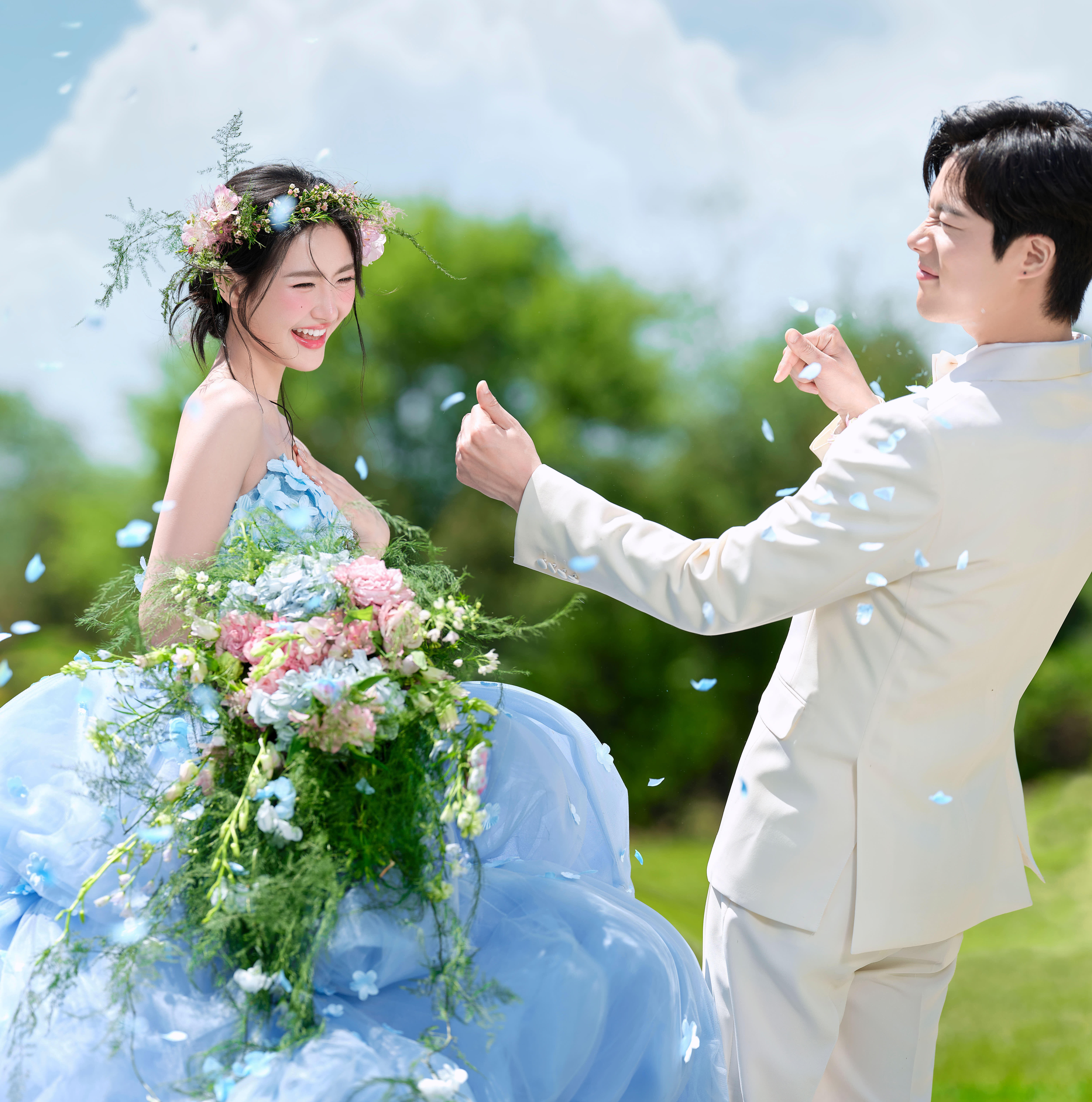 客片-唯美草坪森系婚纱照 