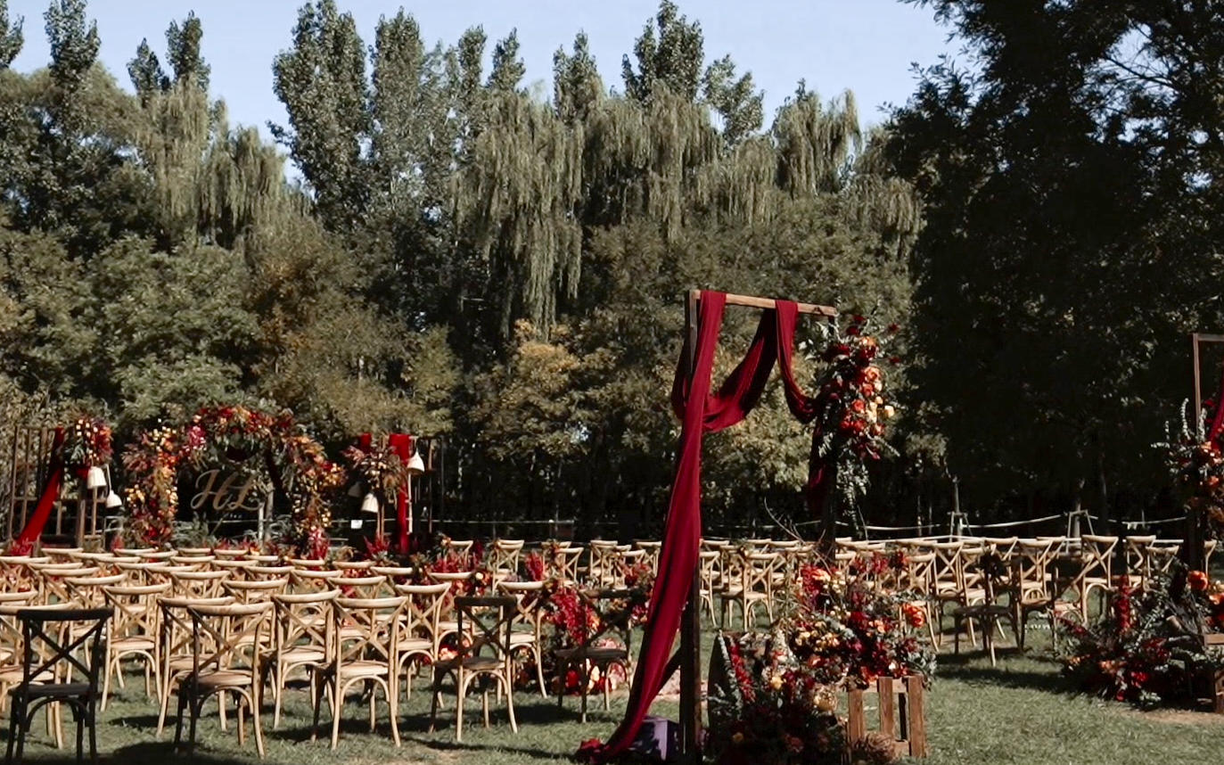 吉米愛環(huán)亞馬球會(huì)館紅色戶外婚禮