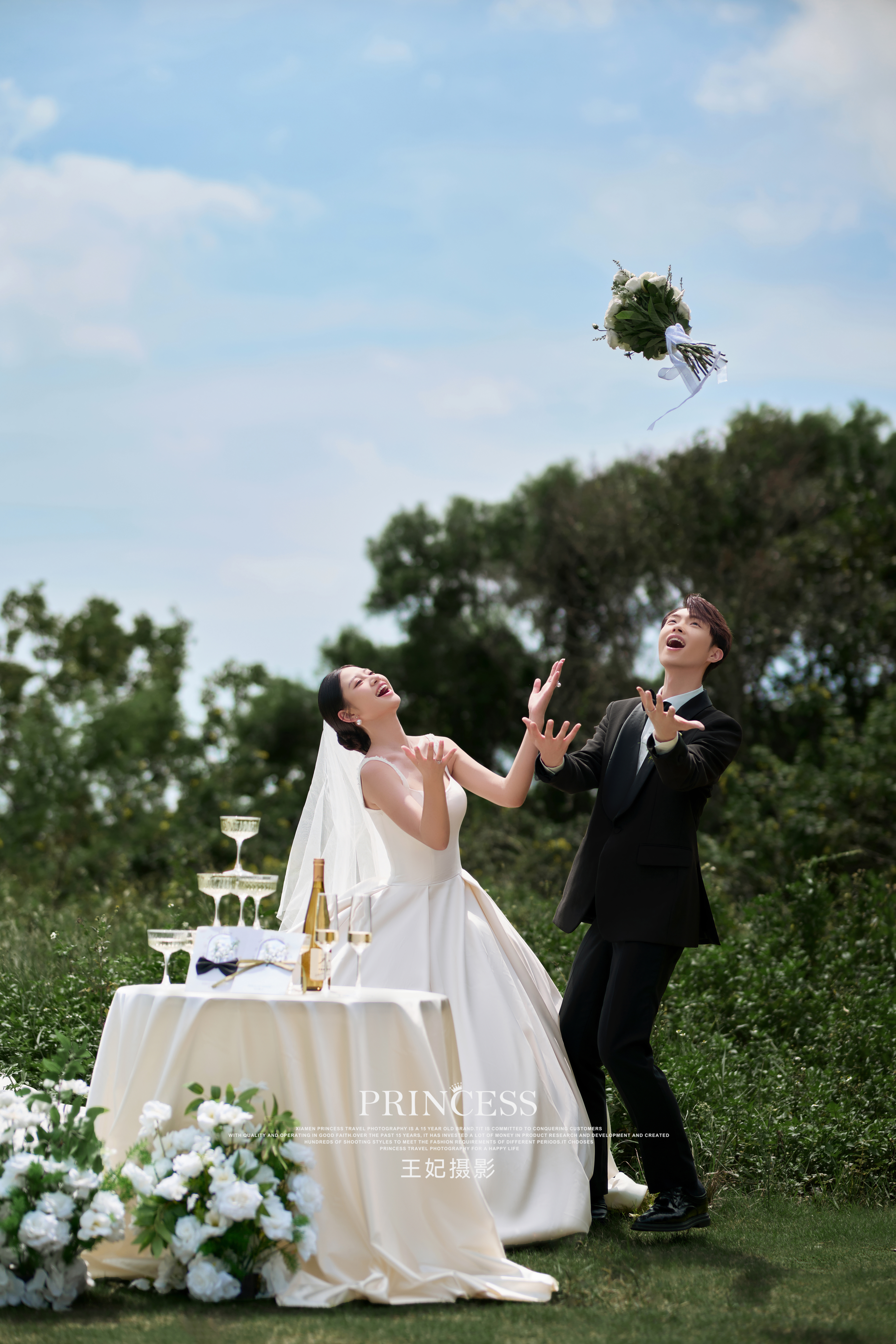 把婚礼现场搬进婚纱照是种怎样的体验！