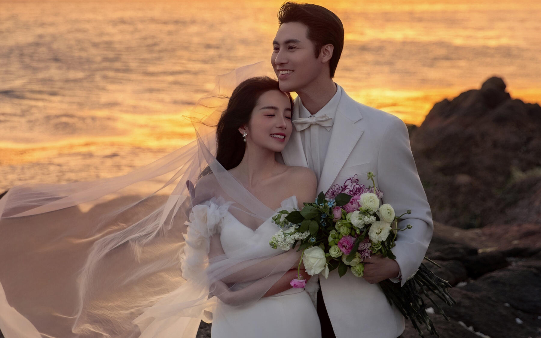 氛圍感拿捏｜超浪漫夕陽礁石海景婚紗照