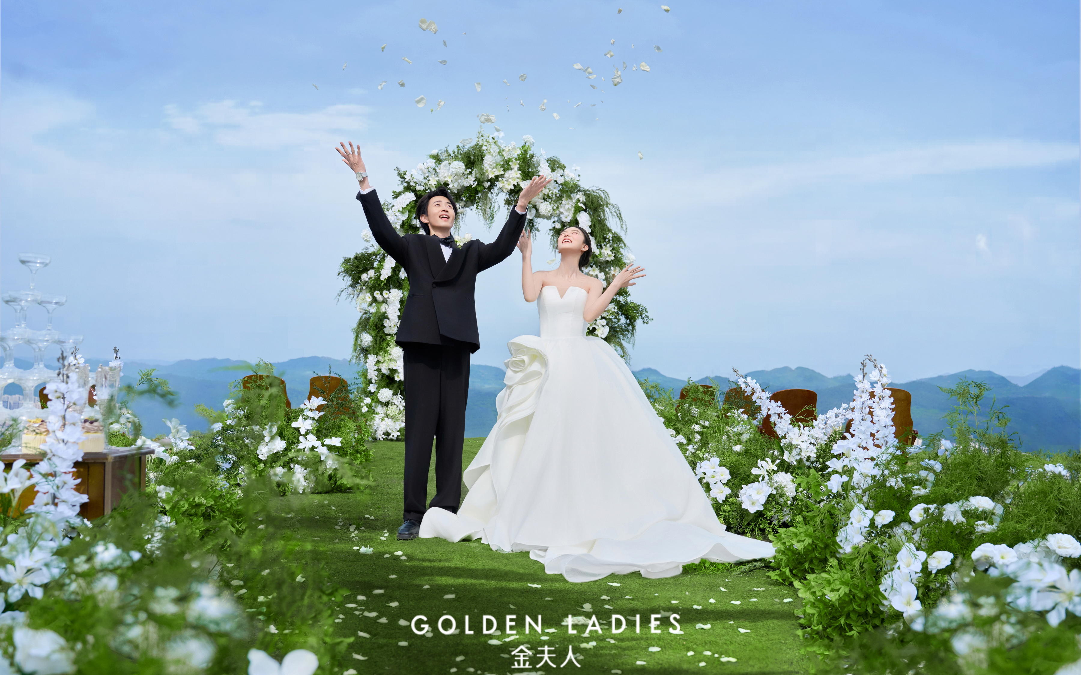 🌄山顶婚礼婚纱照｜爱在云端之上✨
