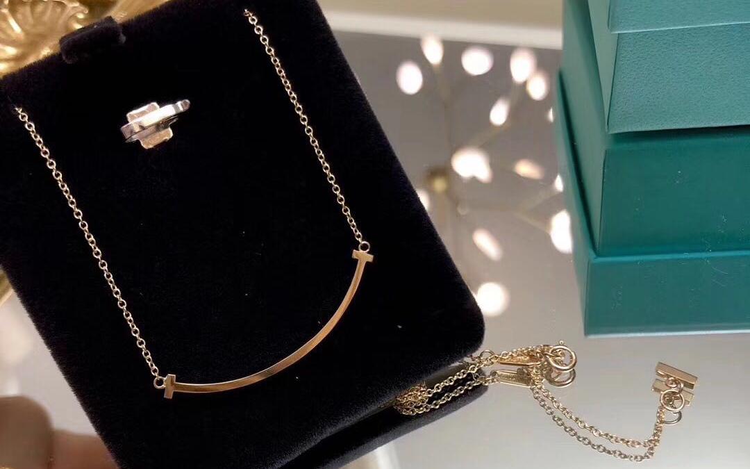 Tiffany微笑项链——爱笑的女孩
