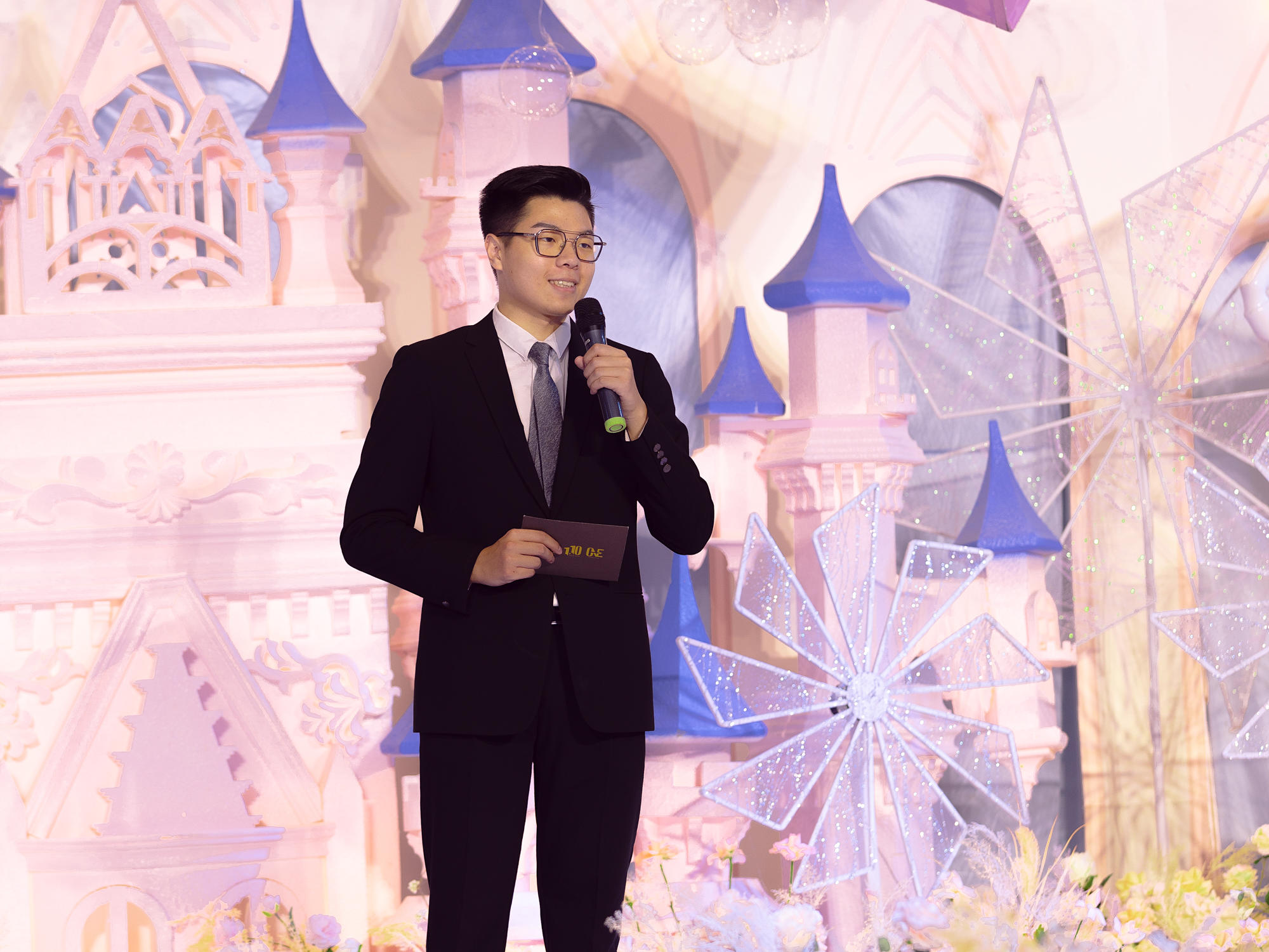 【活力阳光·旭豪】专注执行服务，轻松愉快