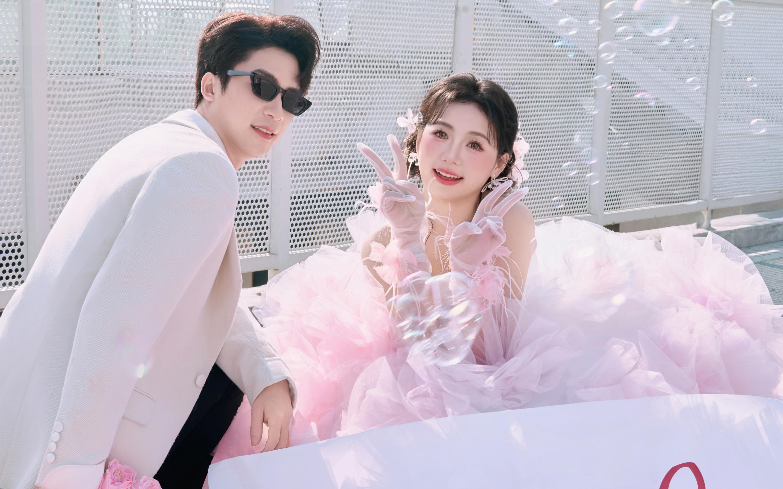 ??叛逆式撒糖！粉色系婚紗照把甜酷感玩明白了！