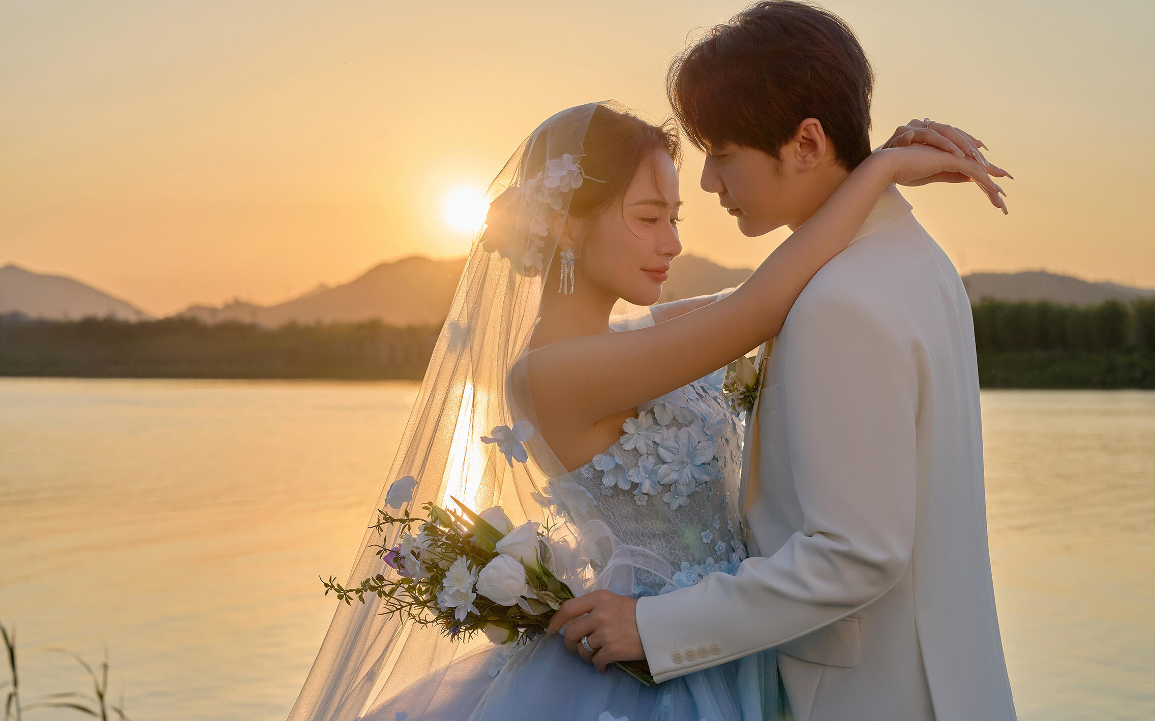 十光堇 | 蓝色花神与夕阳碰撞的婚纱照！太美啦