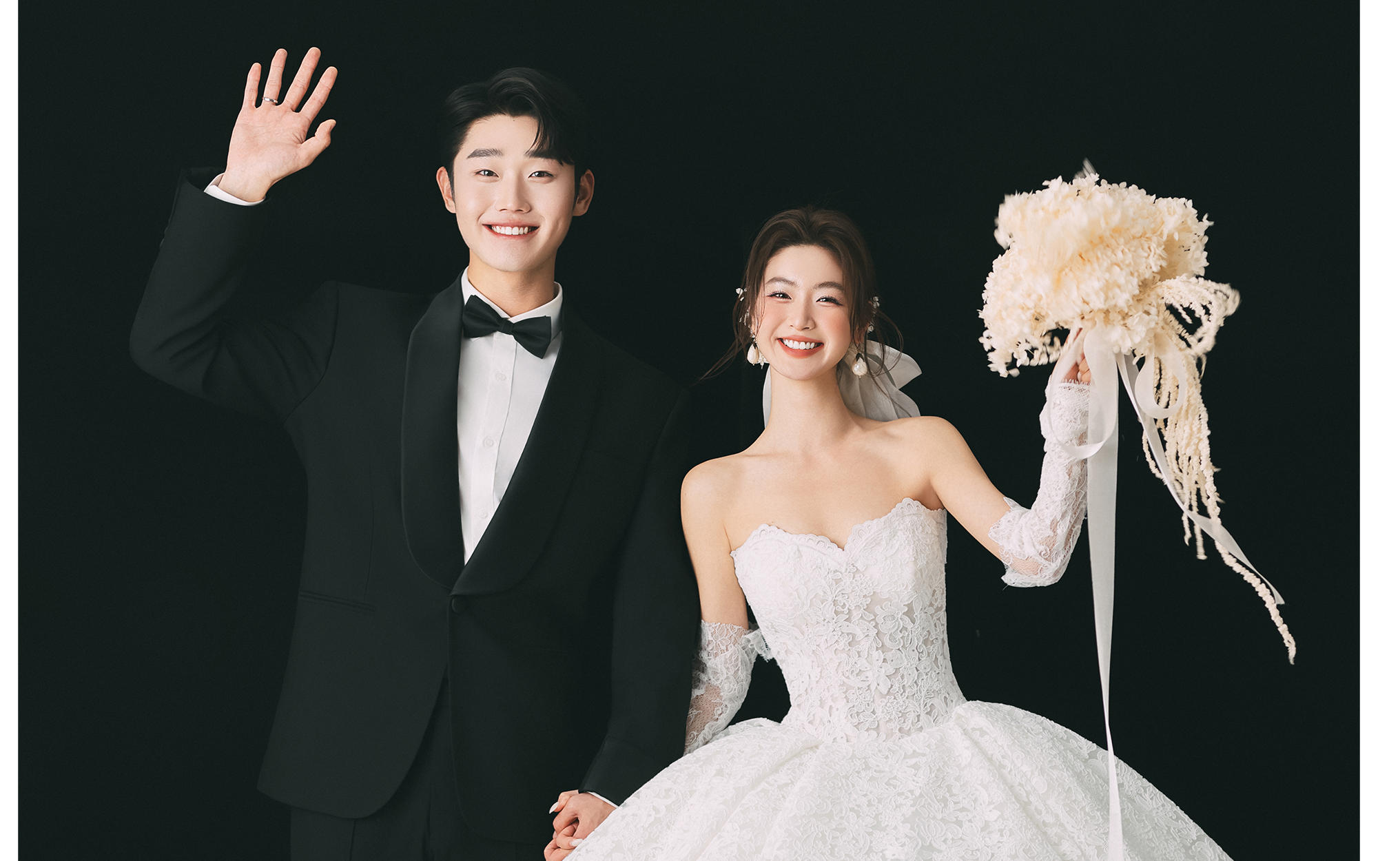 简约大气的黑底白纱婚纱照（誓约）