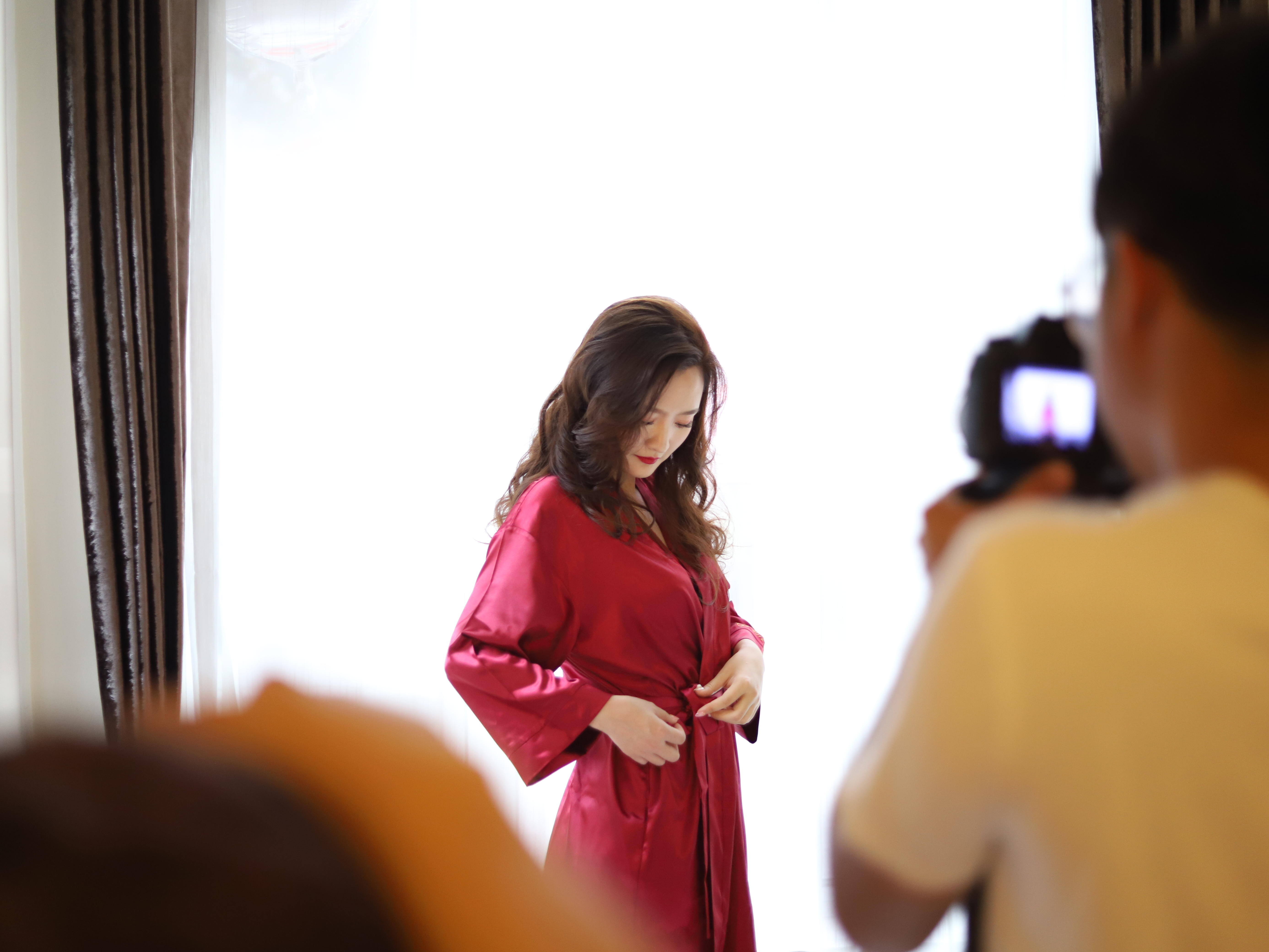 《红馆新娘》资深级化妆师----楠楠老师