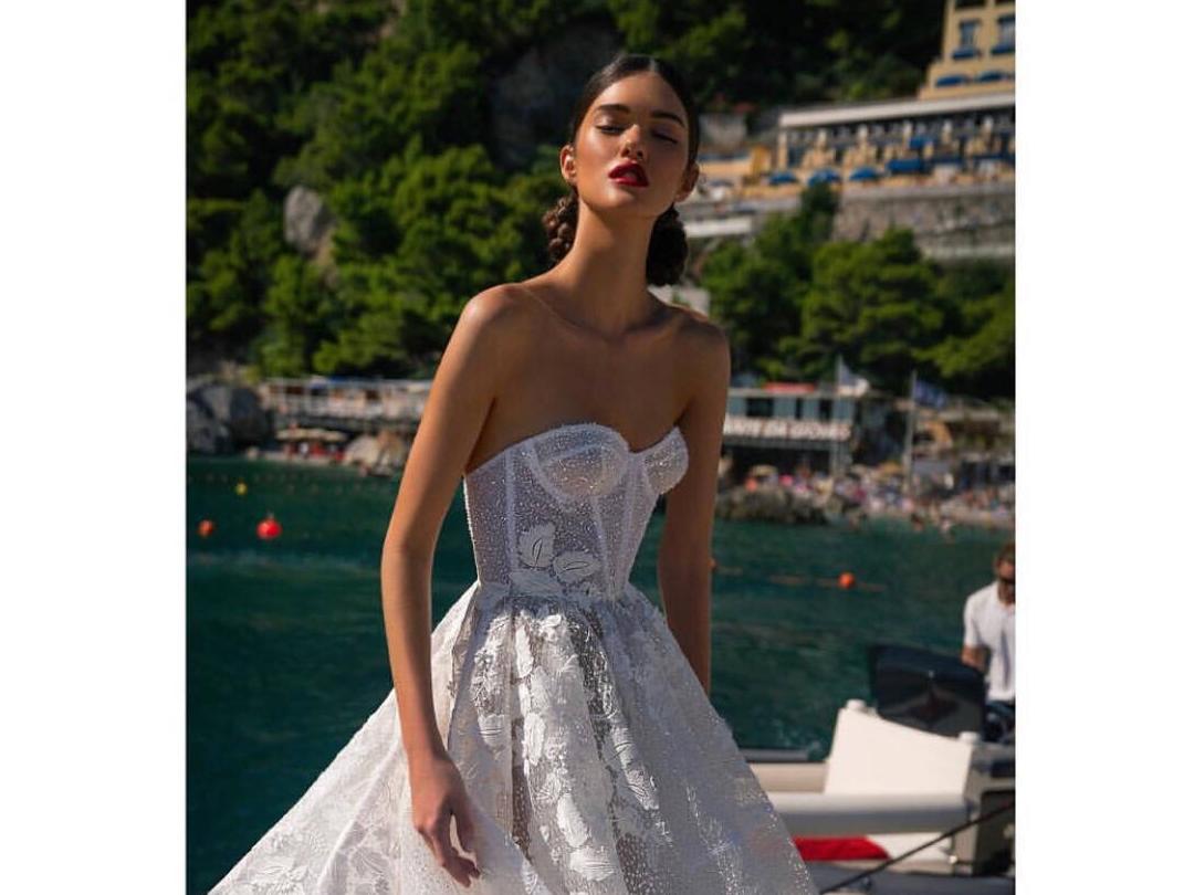 【超值钜惠】全程跟妆+婚纱礼服租赁+婚礼现场跟拍