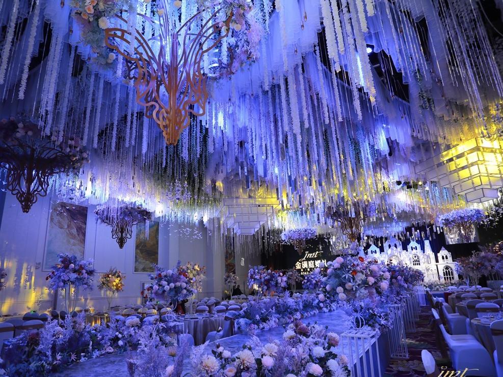 金满庭婚礼维也纳国际酒店超奢华婚礼堂大气全悬吊顶