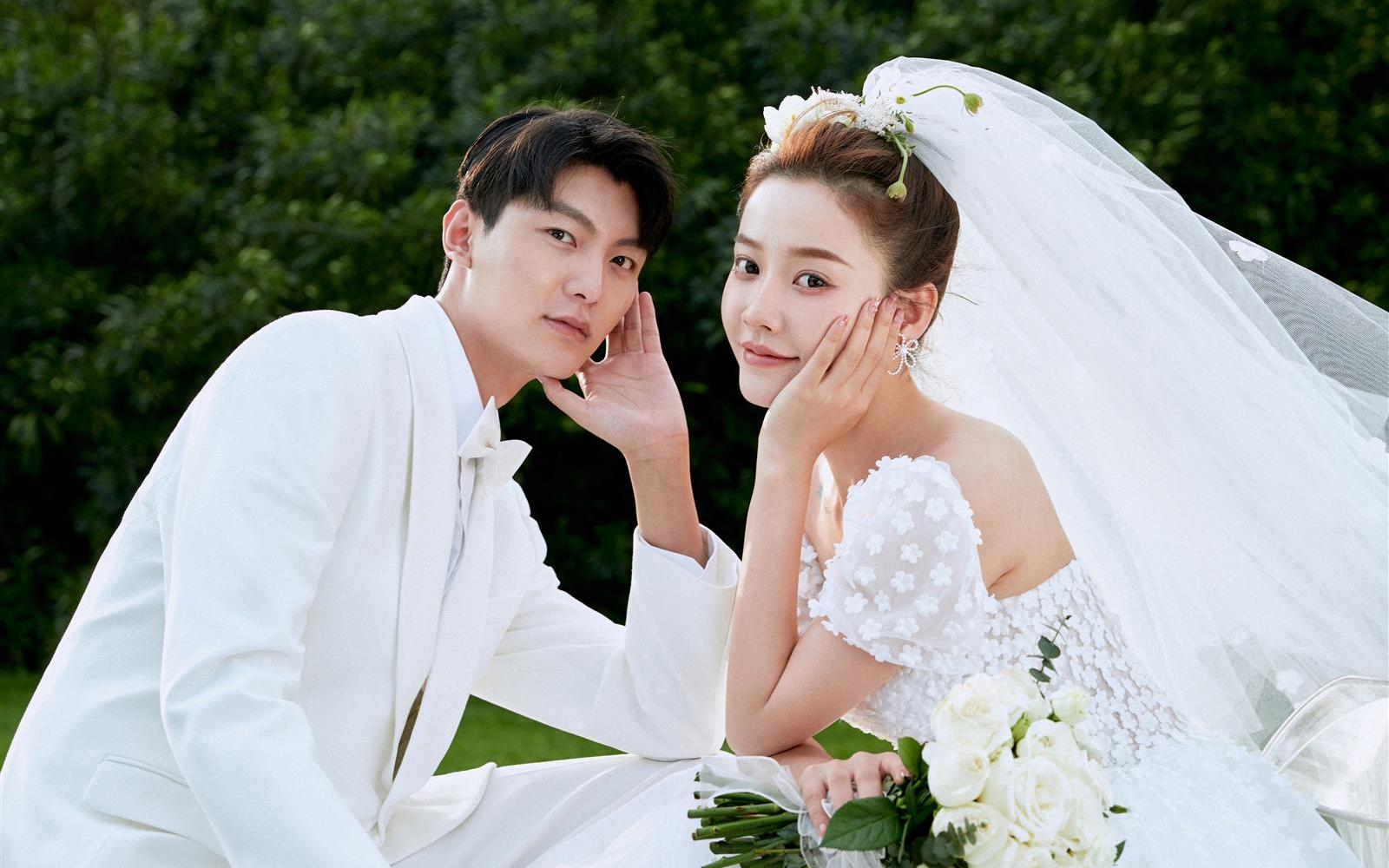 姐妹直呼美新人必拍的森系草坪婚纱照