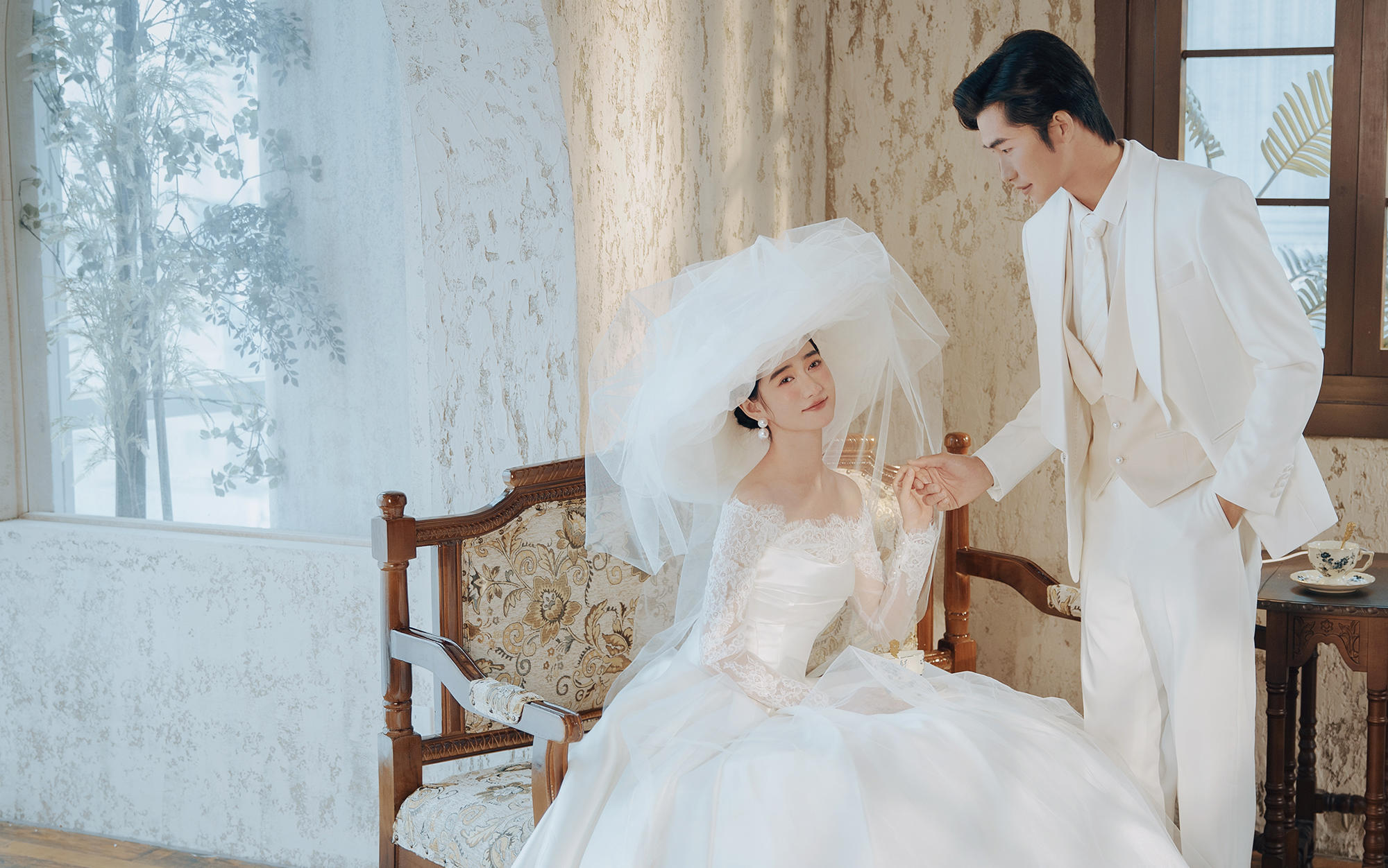 备婚直接抄作业！这组复古法式婚纱照仪式感拉满！