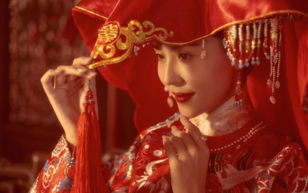  锦帕遮羞，一帘相思