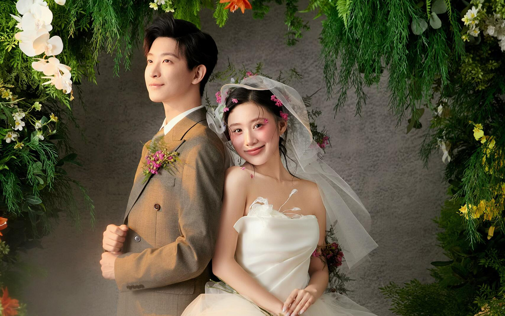 巨温柔的花房姑娘婚纱照 好似步入少女梦境