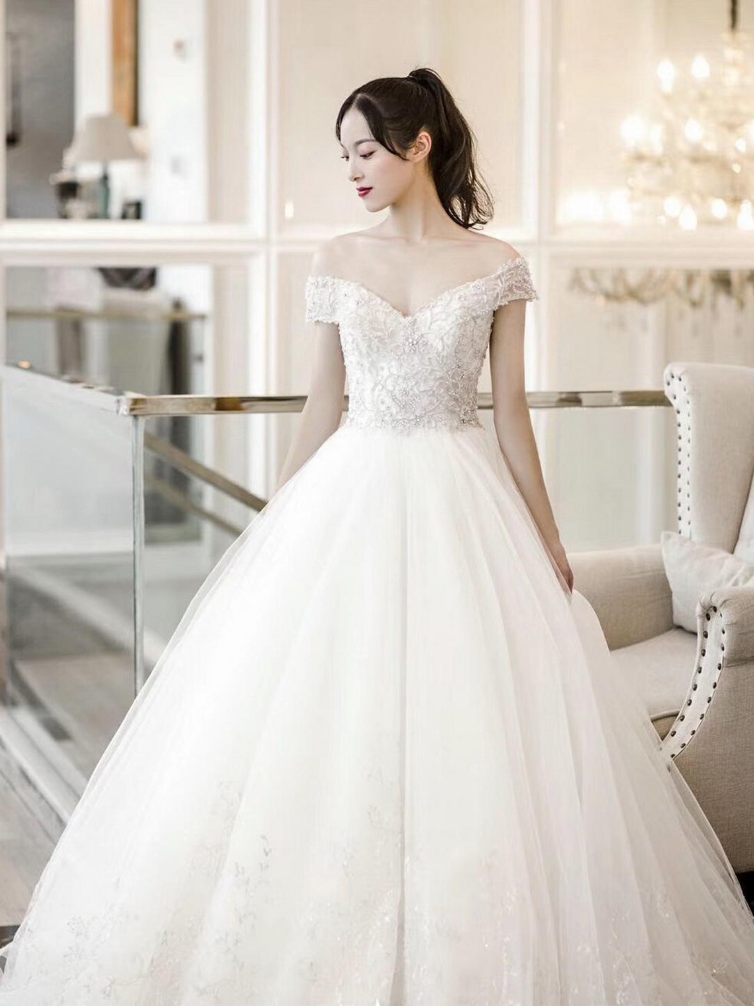 【皇后镇6999特惠主纱套系】甜美可人