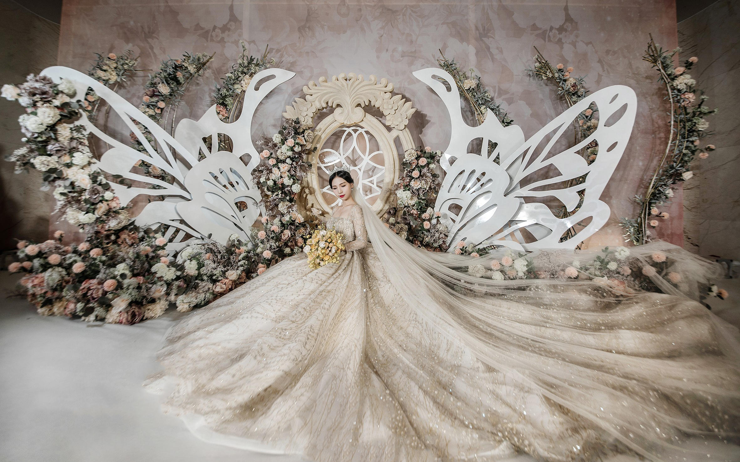 慕纱--婚礼跟妆+高定服装租赁