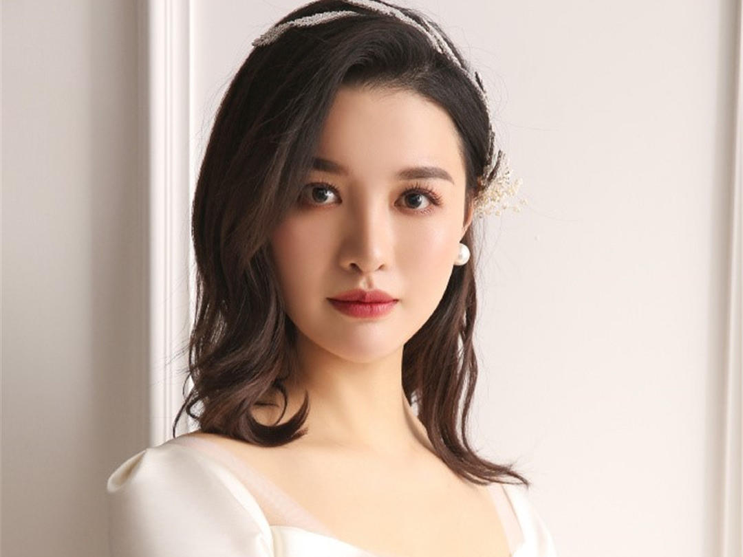 【店长主推】时尚婚纱3件套+跟妆+送伴娘服