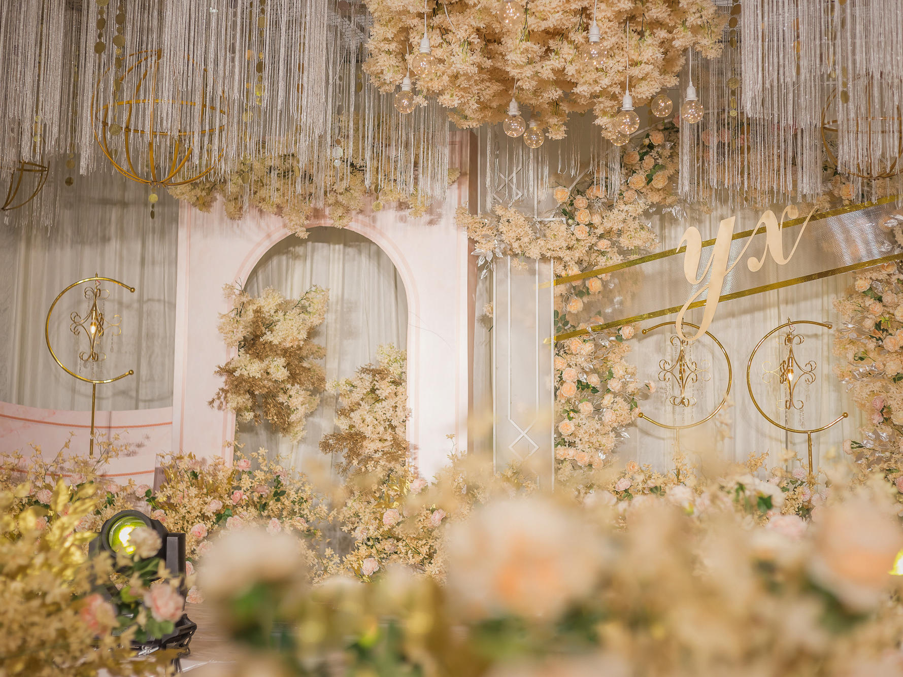 花时间婚礼·香槟暖色系饱满舞台婚礼