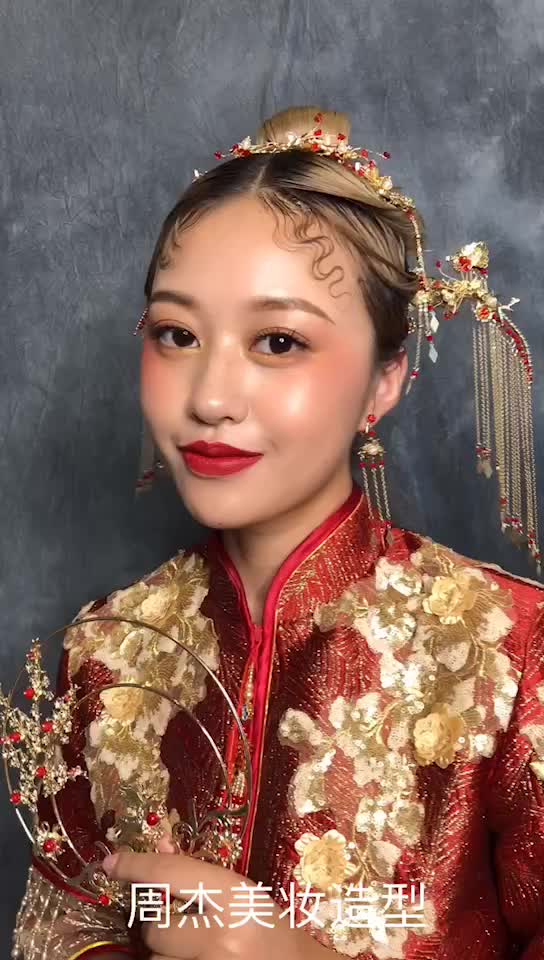 资深化妆师全程跟妆造型 送亲友妆