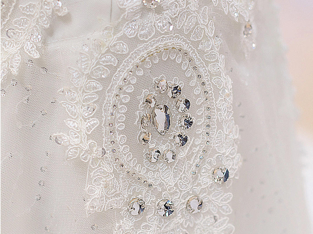 抹胸重手工钉珠长拖尾婚纱