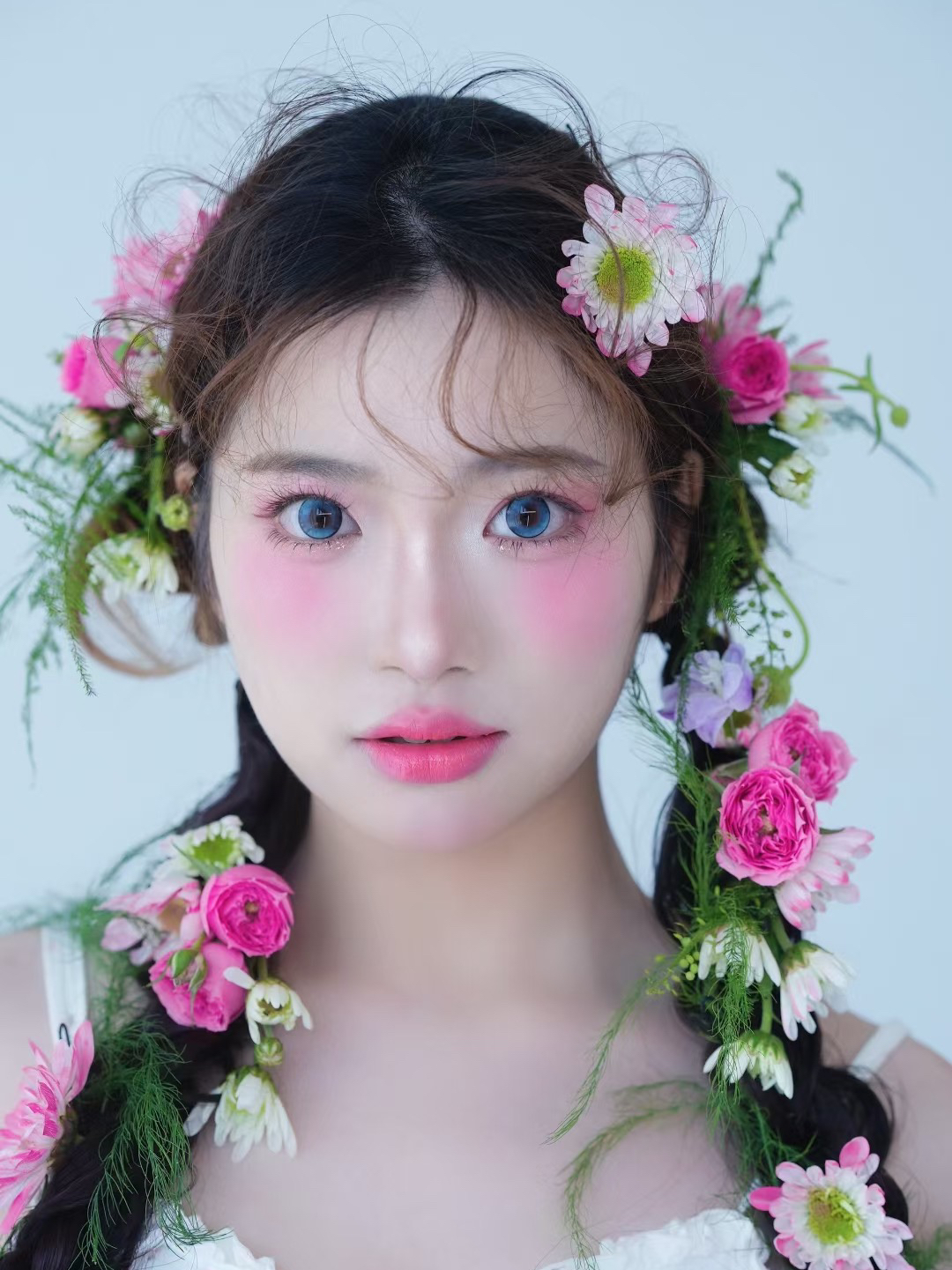 超有氛围感的新娘鲜花造型