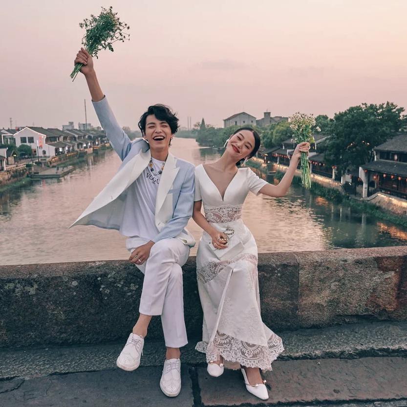 測試-粉色優(yōu)雅網(wǎng)紅天臺浪漫親吻