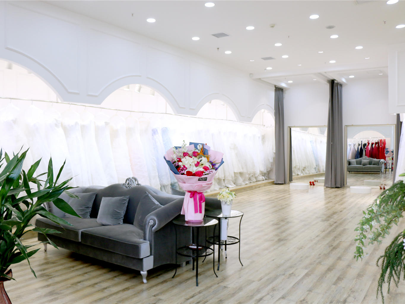 蜜糖梦幻彩妆婚纱品牌店