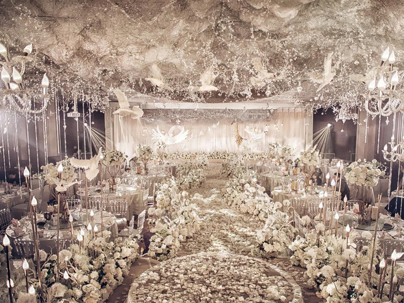 简约轻奢的香槟金，是低调的华丽—衬托你今天的气质