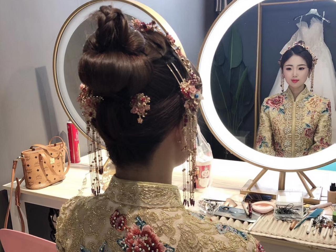 资深档化妆师两套妆面造型跟妆