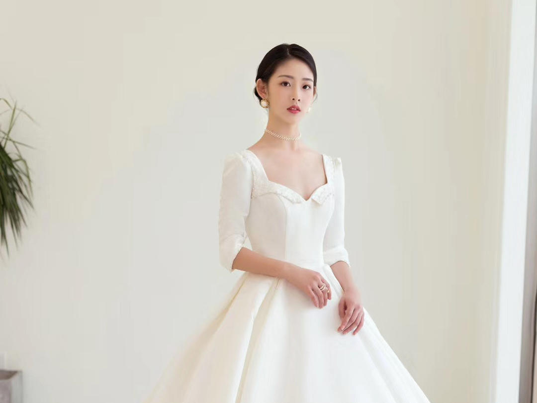 全包婚纱套装（婚纱，秀禾，敬酒服）+送二件伴娘服